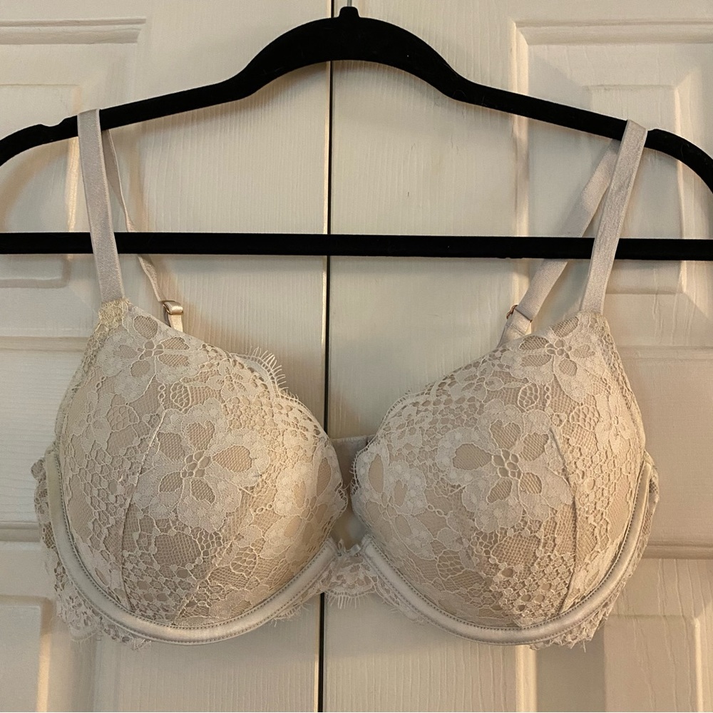 Victoria’s Secret dream angels white lace push up bra, 36C
